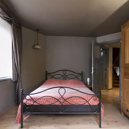 Typical Ardenne House 라로셰안알데네